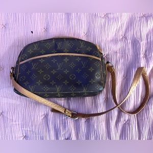 Louie vuitton  Crossbody Vintage Bag